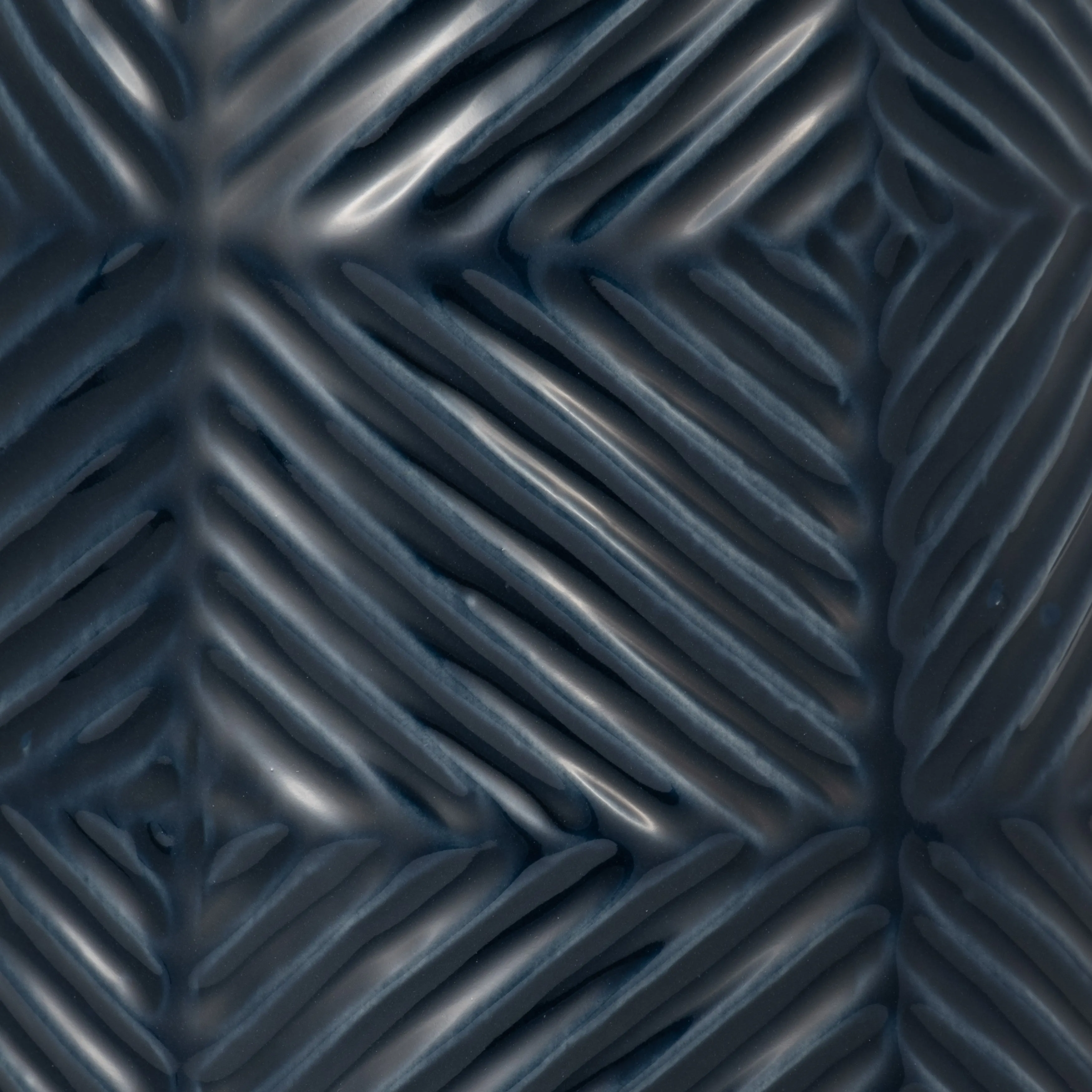 CER, 15" TEXTURED LINES VASE, NAVY
