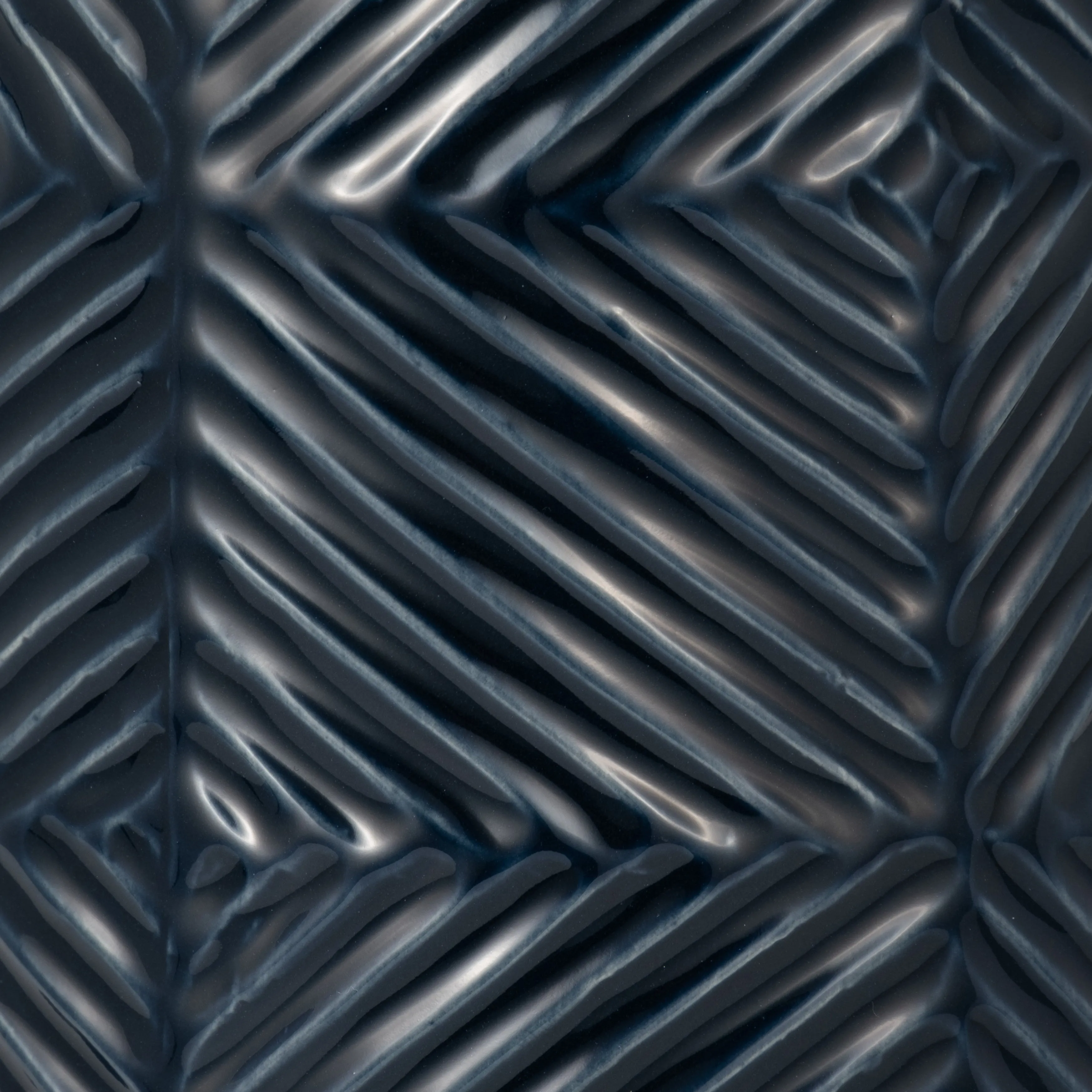 CER, 17" TEXTURED LINES VASE, NAVY