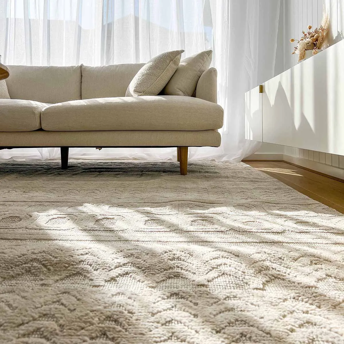 Delphine Tribal Transitional Rug
