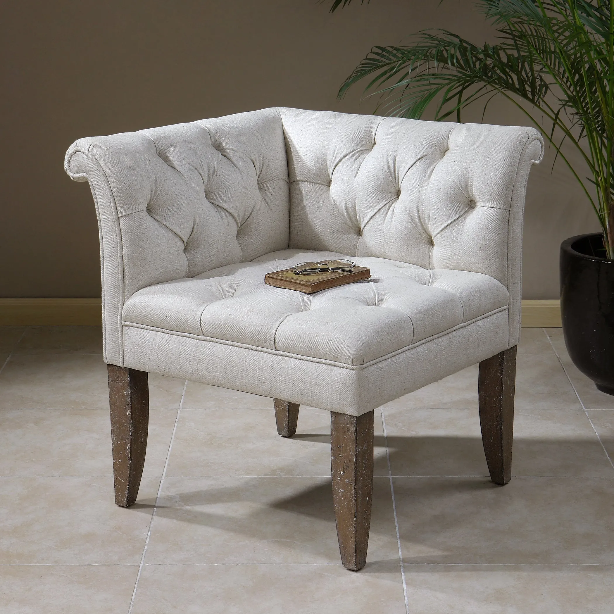 Tahtesa, Corner Chair