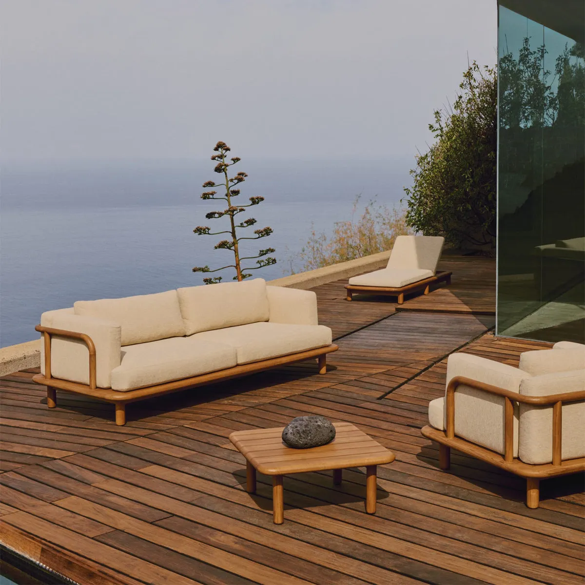 Turqueta Side Table (Teak)